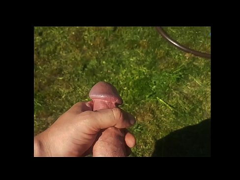 ❤️ Una guapa calenta es folla el seu cony rosa i es corre amb un esquitxat en un jardí d'estiu ️❌ Sexe a nosaltres ca.pornfuror.ru ❌❤